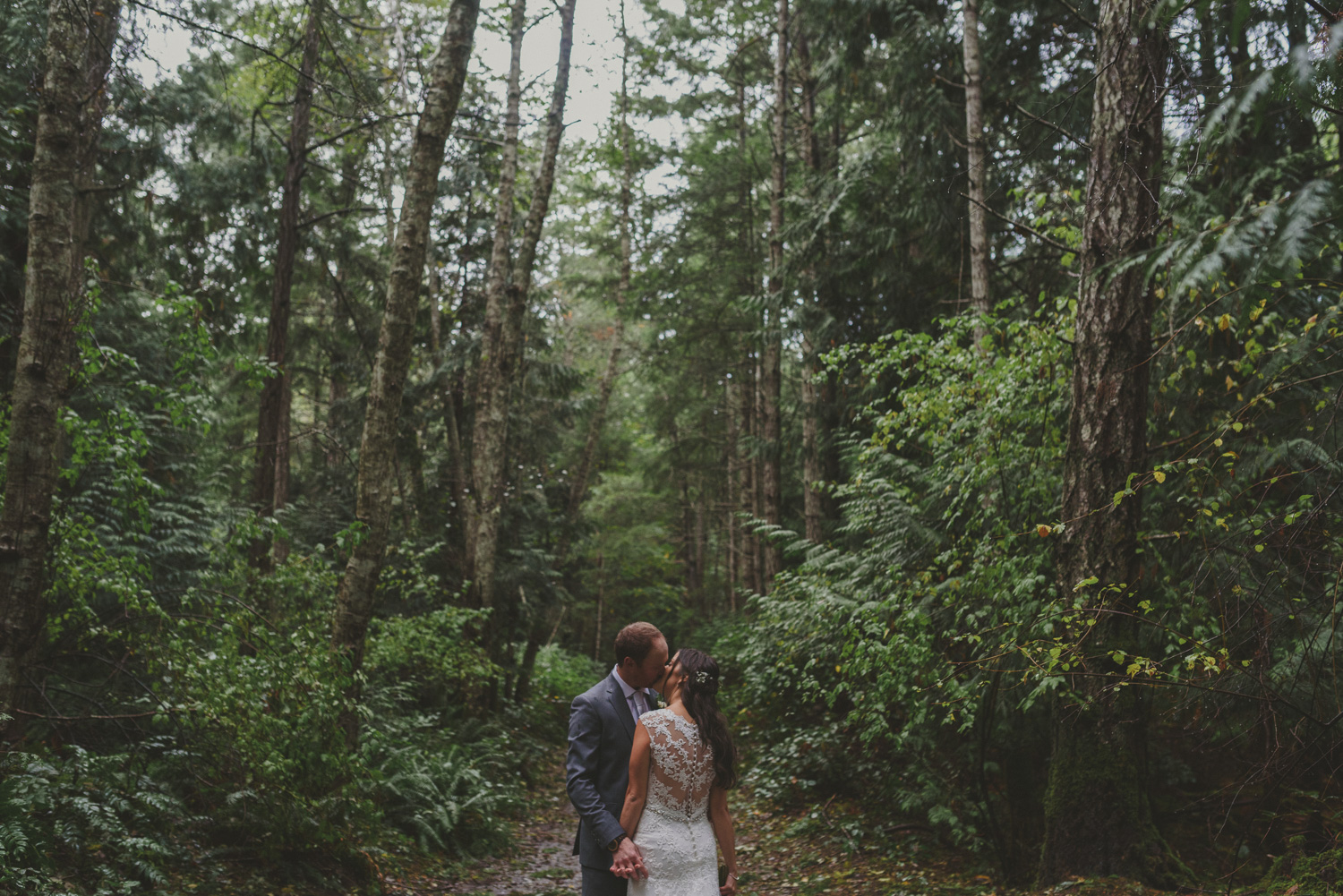 fall wedding sea breeze lodge hornby island