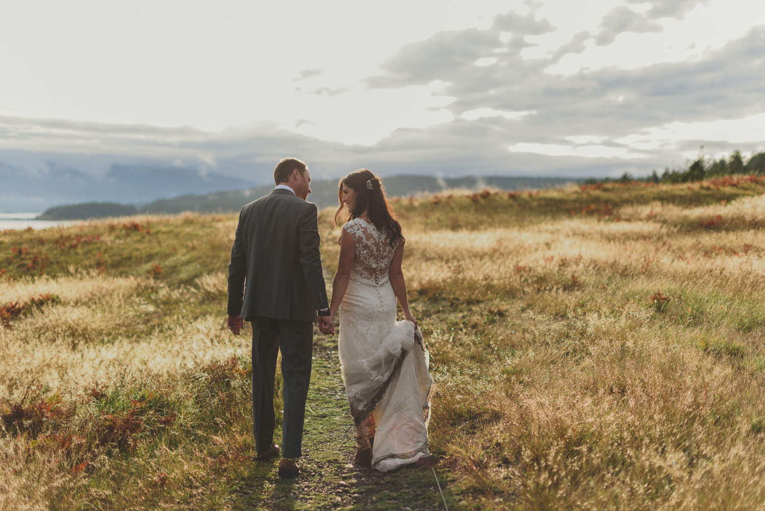 fall wedding sea breeze lodge hornby island