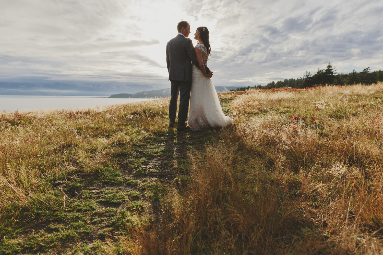 fall wedding sea breeze lodge hornby island