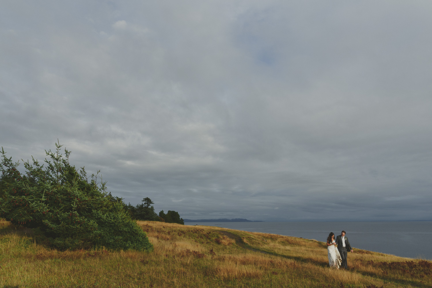 fall wedding sea breeze lodge hornby island