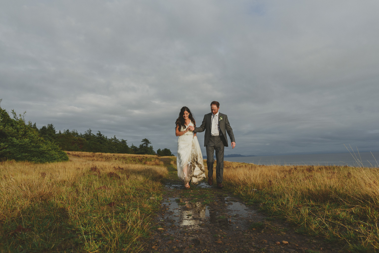 fall wedding sea breeze lodge hornby island