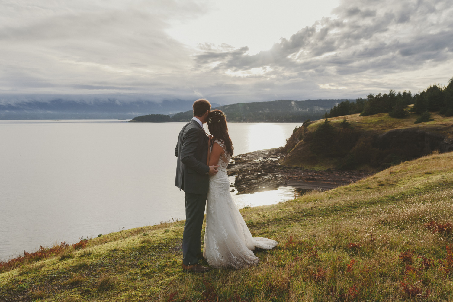 fall wedding sea breeze lodge hornby island