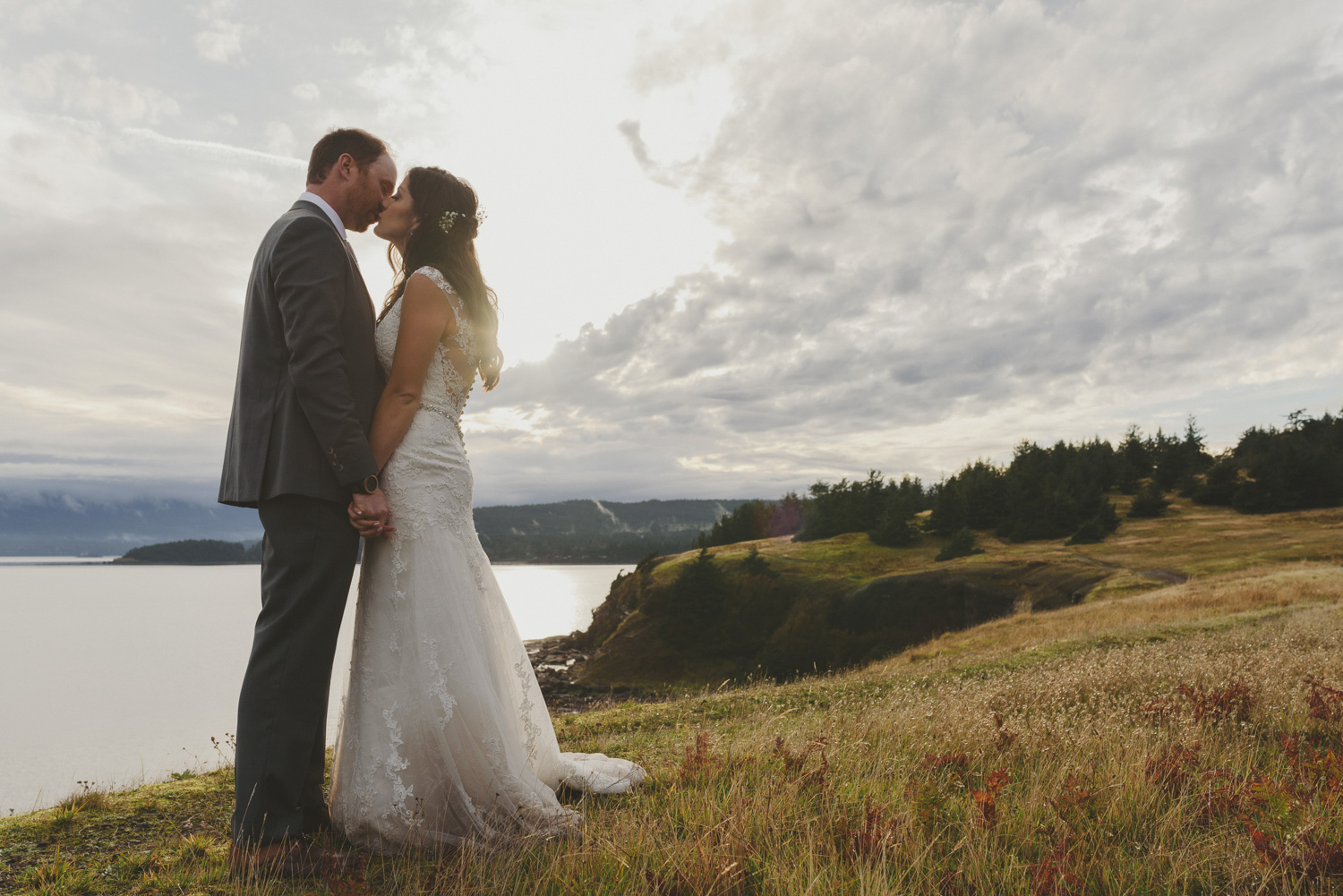 fall wedding sea breeze lodge hornby island