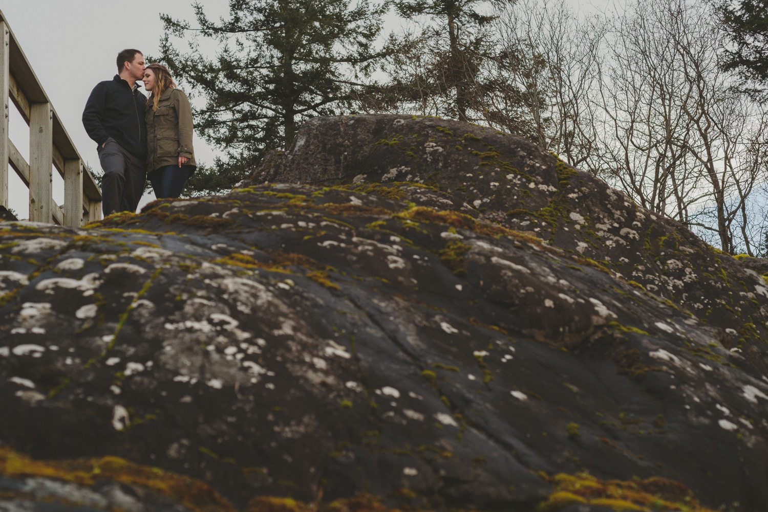 vancouver-island-bc-engagement-couple kissing on a rocky outcropping