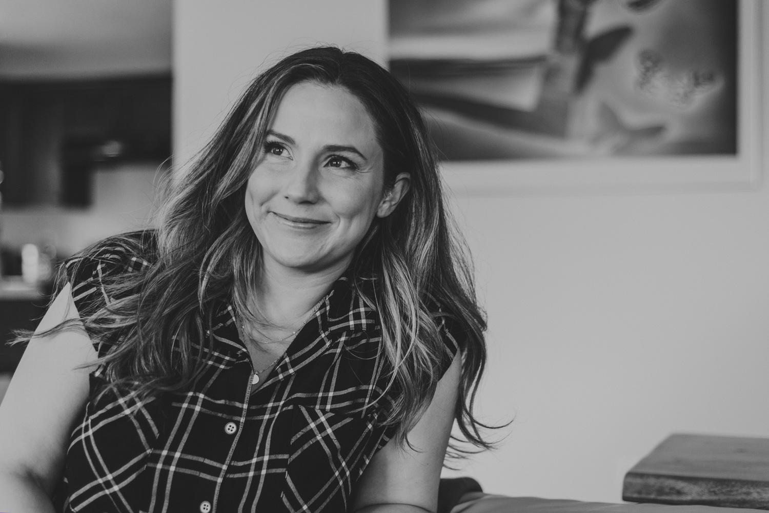 comox bc lifestyle family photography-b&w portrait of a woman with long hair in her home