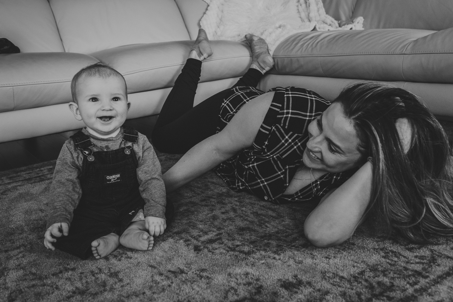 comox bc lifestyle family photography-candid portrait of mom & baby on living room floor