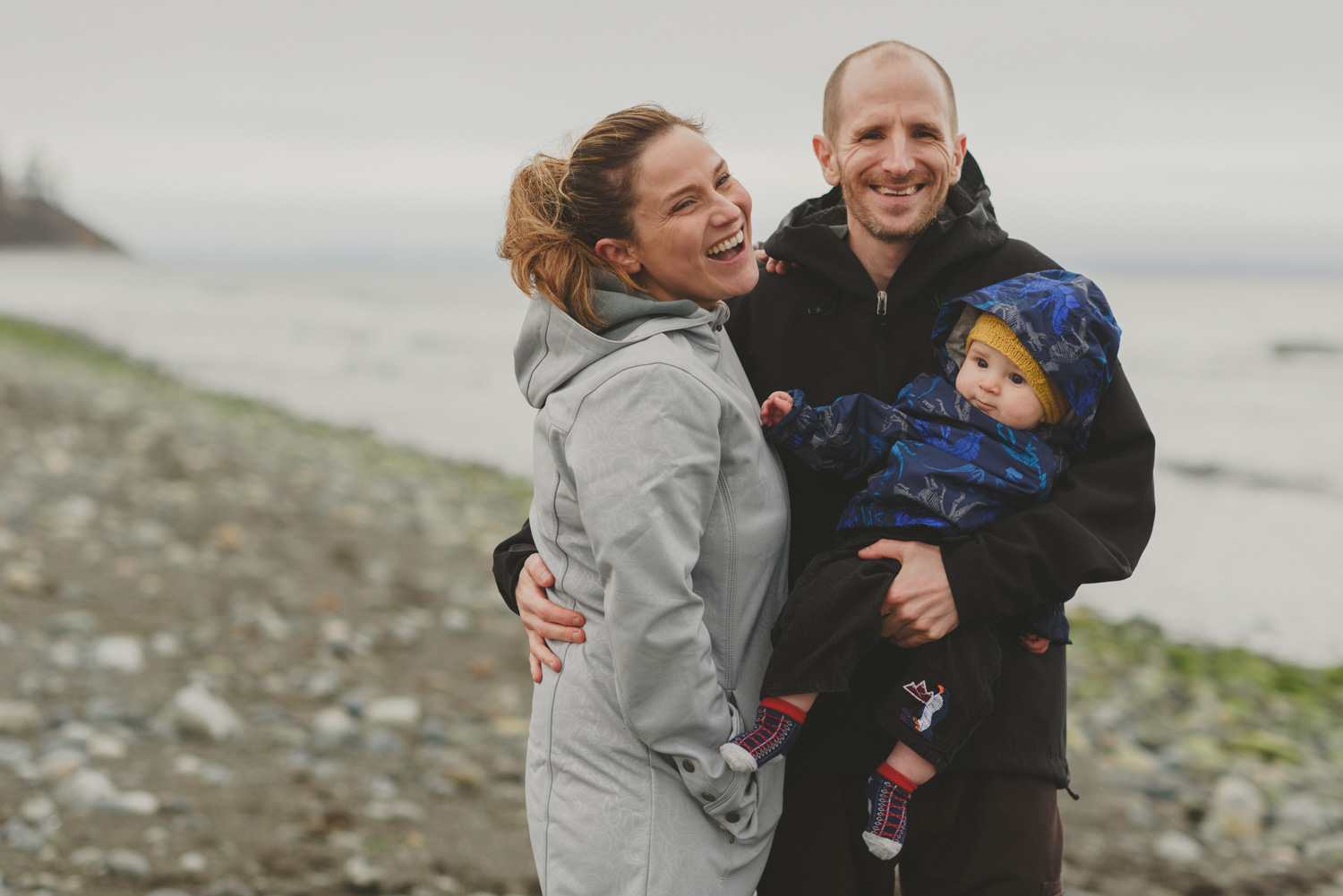 comox bc lifestyle family photography-laughing family at the beach
