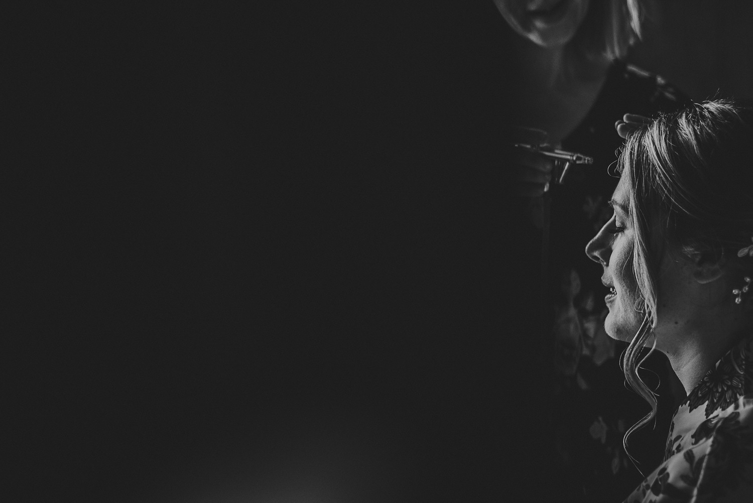 bride getting her hair done at overbury resort thetis island wedding - 