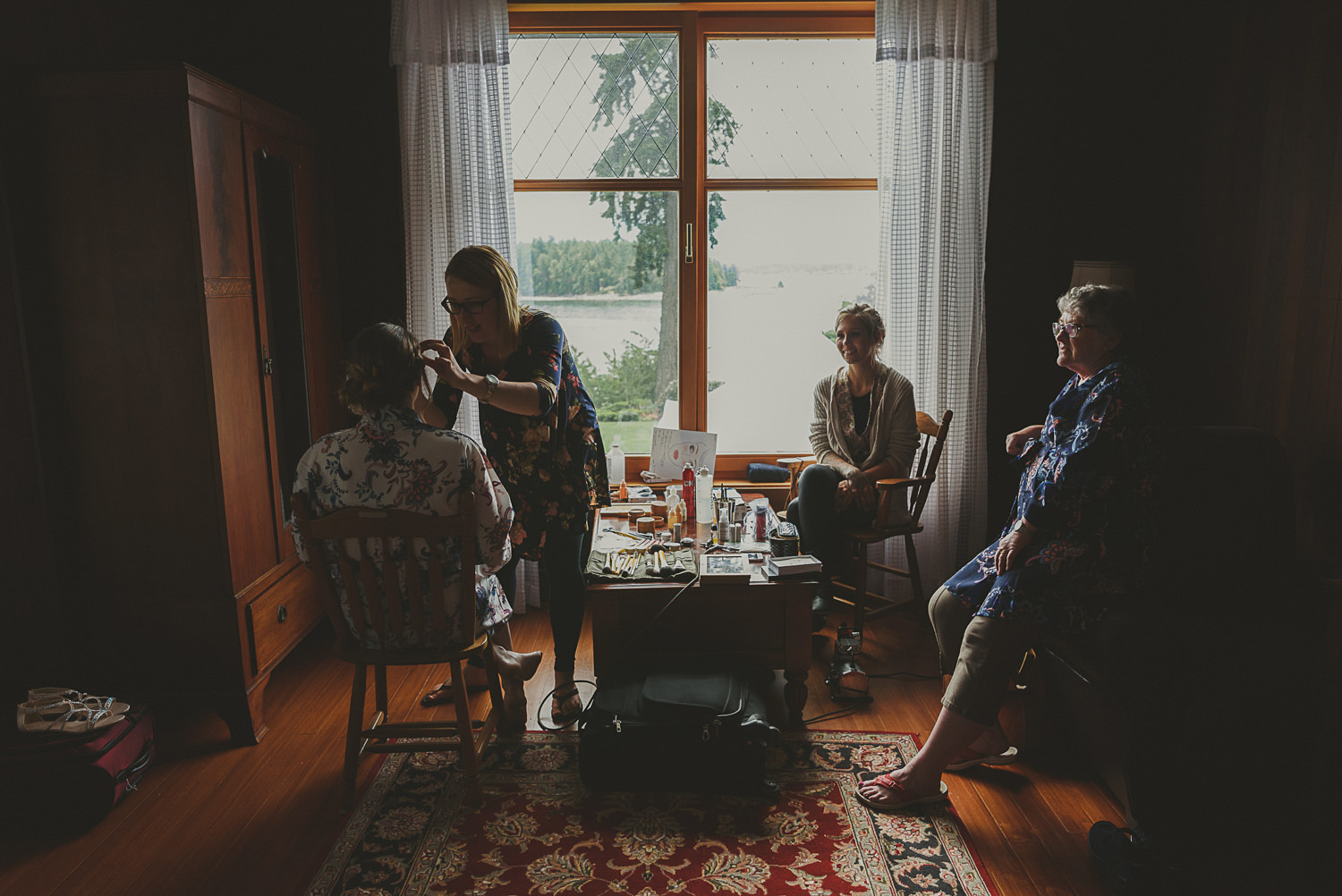 bride getting made up at overbury resort thetis island wedding - 