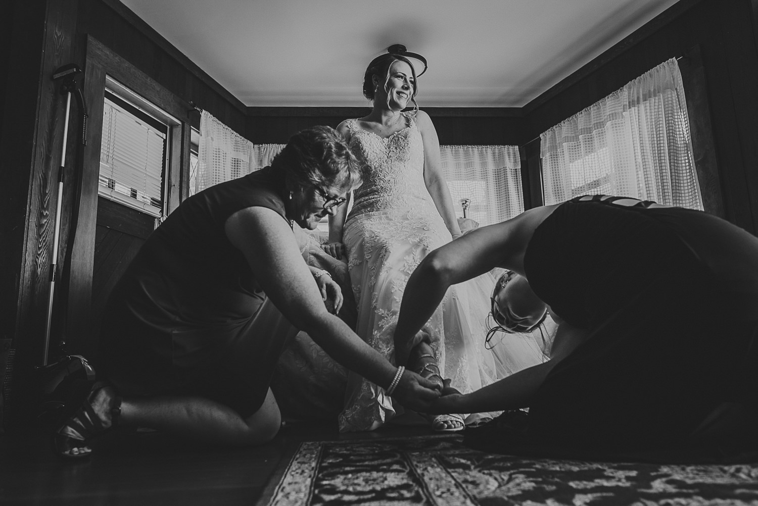 putting on the bride’s shoes at overbury resort thetis island wedding 