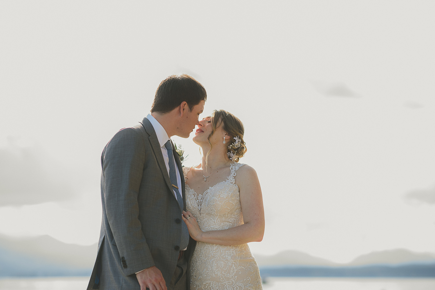 bride & groom kissing at overbury resort thetis island wedding 