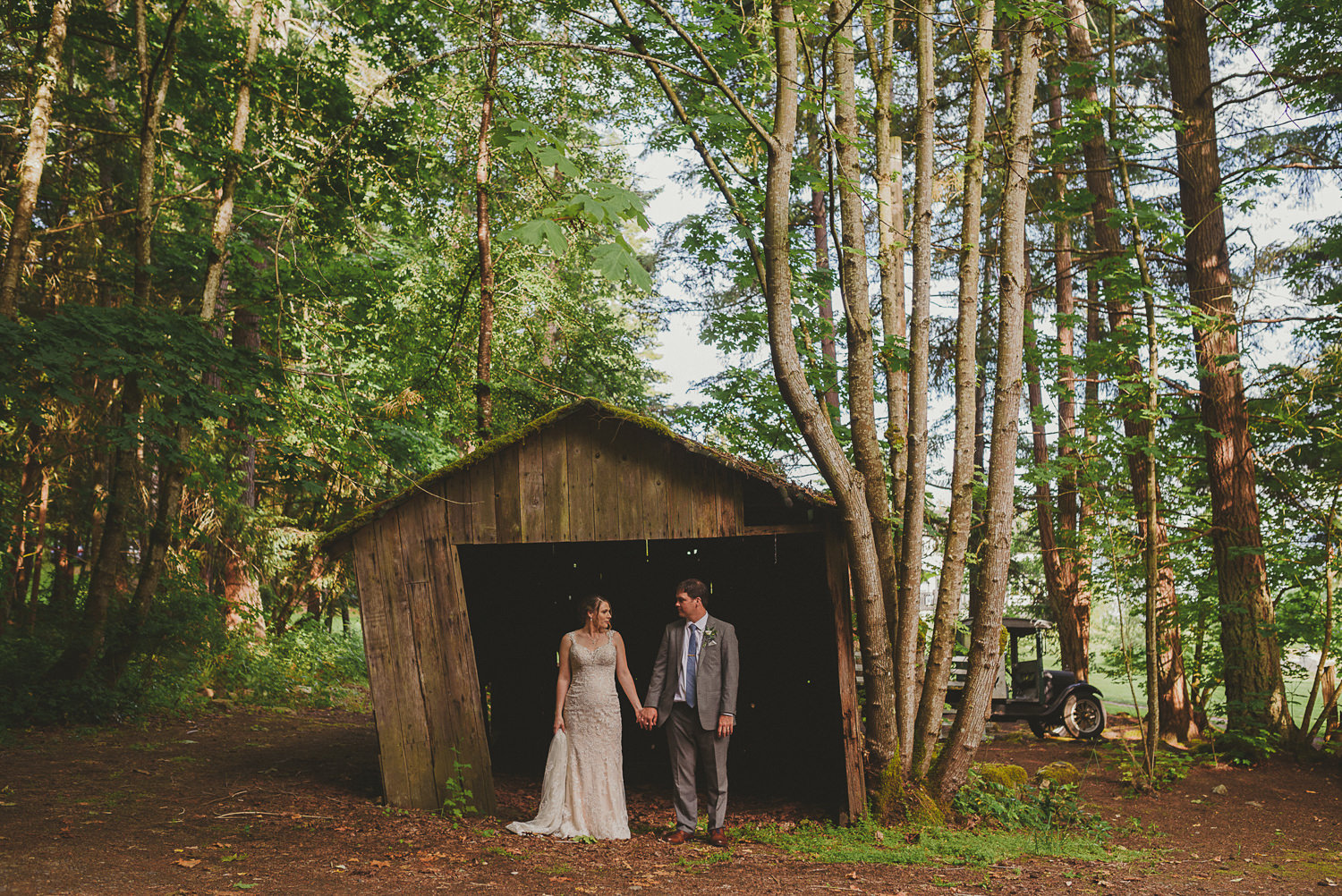 bride & groom in front of shed at overbury resort thetis island wedding 