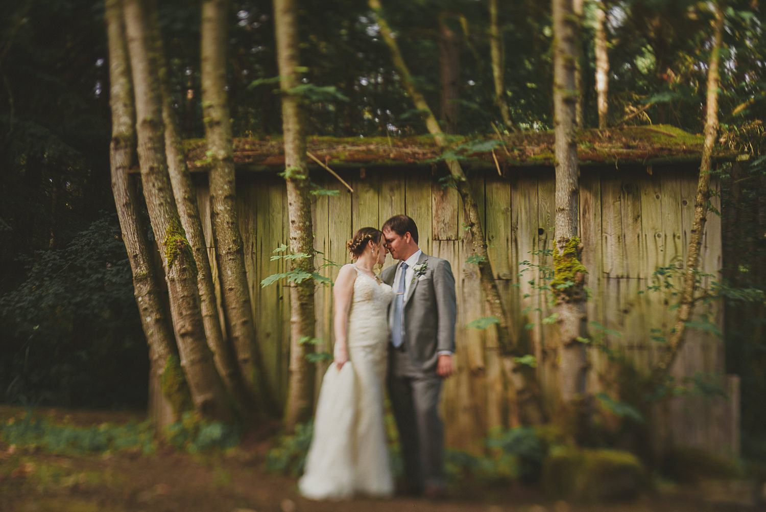 bride & groom in front of shed at overbury resort thetis island wedding 