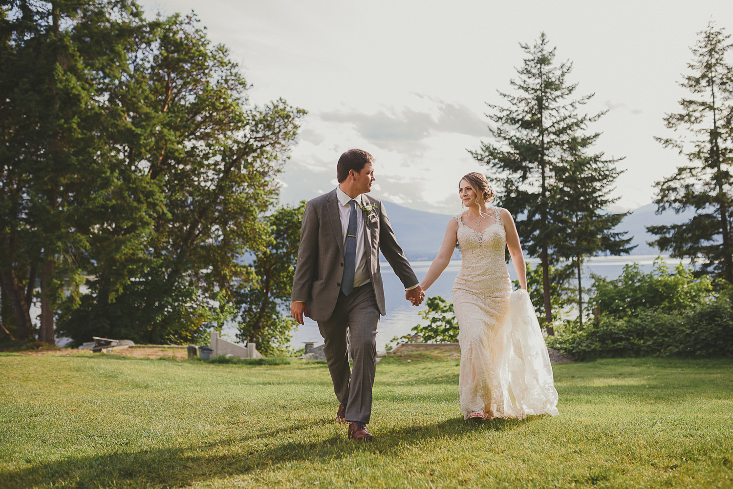 bride & groom walking at overbury resort thetis island wedding 