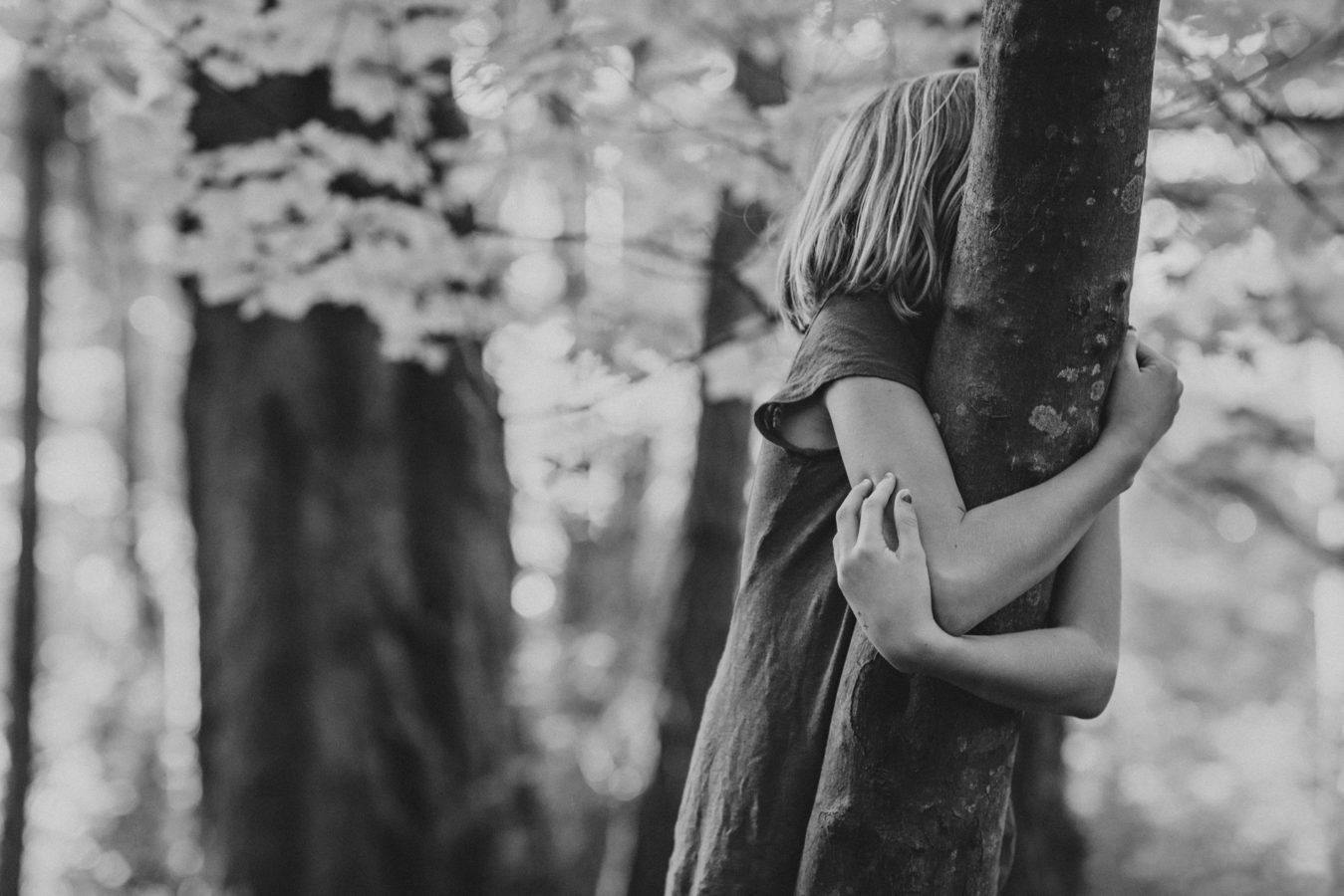 girl hugging a tree